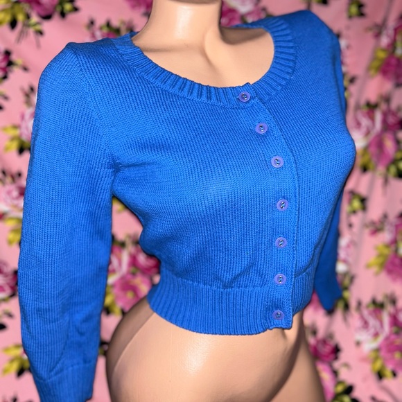 Betsey Johnson blue lipstick “B” initial Marilyn sweater cropped cardigan button - Picture 4 of 8